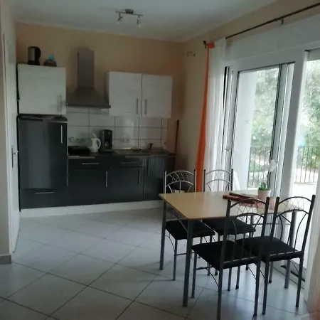 Oleander Apartment *