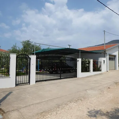 Oleander Apartment *